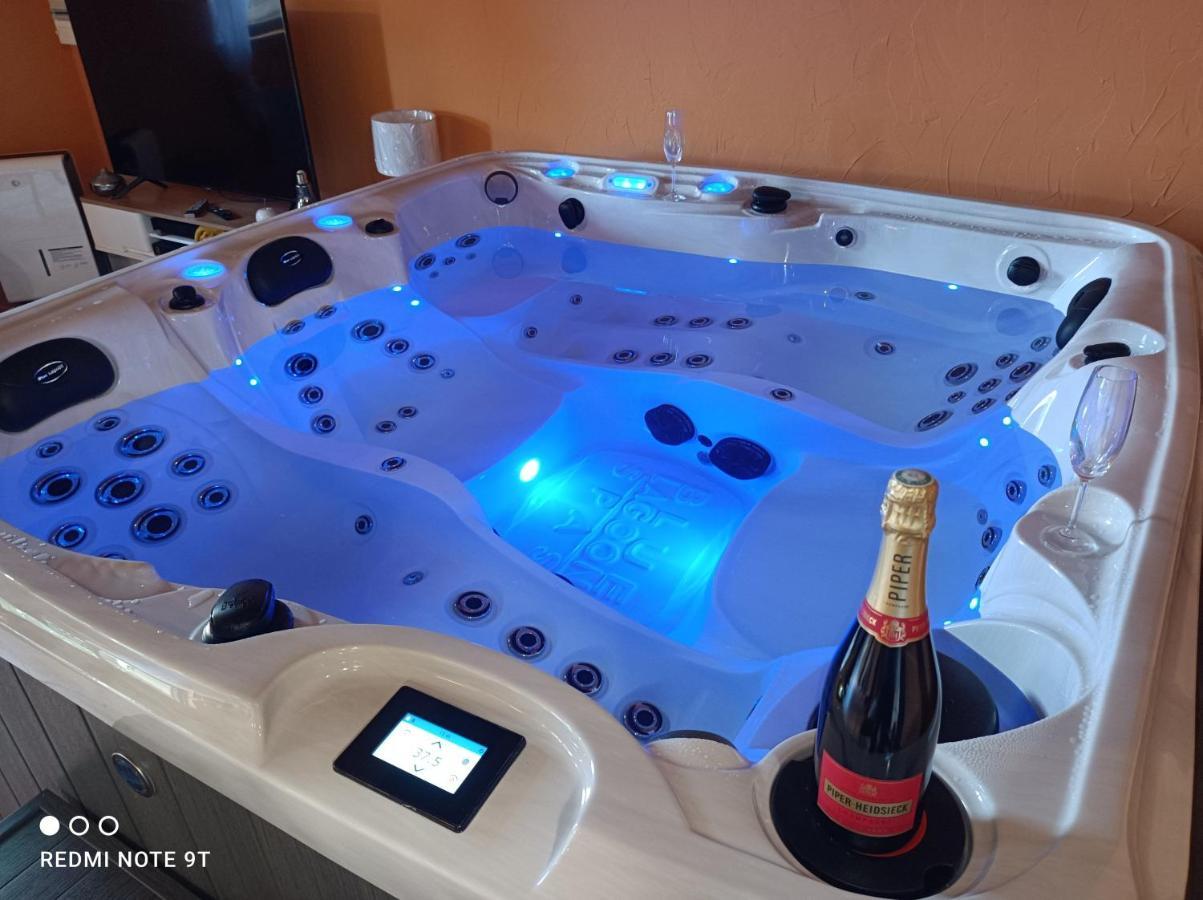 Sauna & Double Jacuzzi Interieur Et Sous Les Etoiles 1H30 Paris Ladon Dış mekan fotoğraf